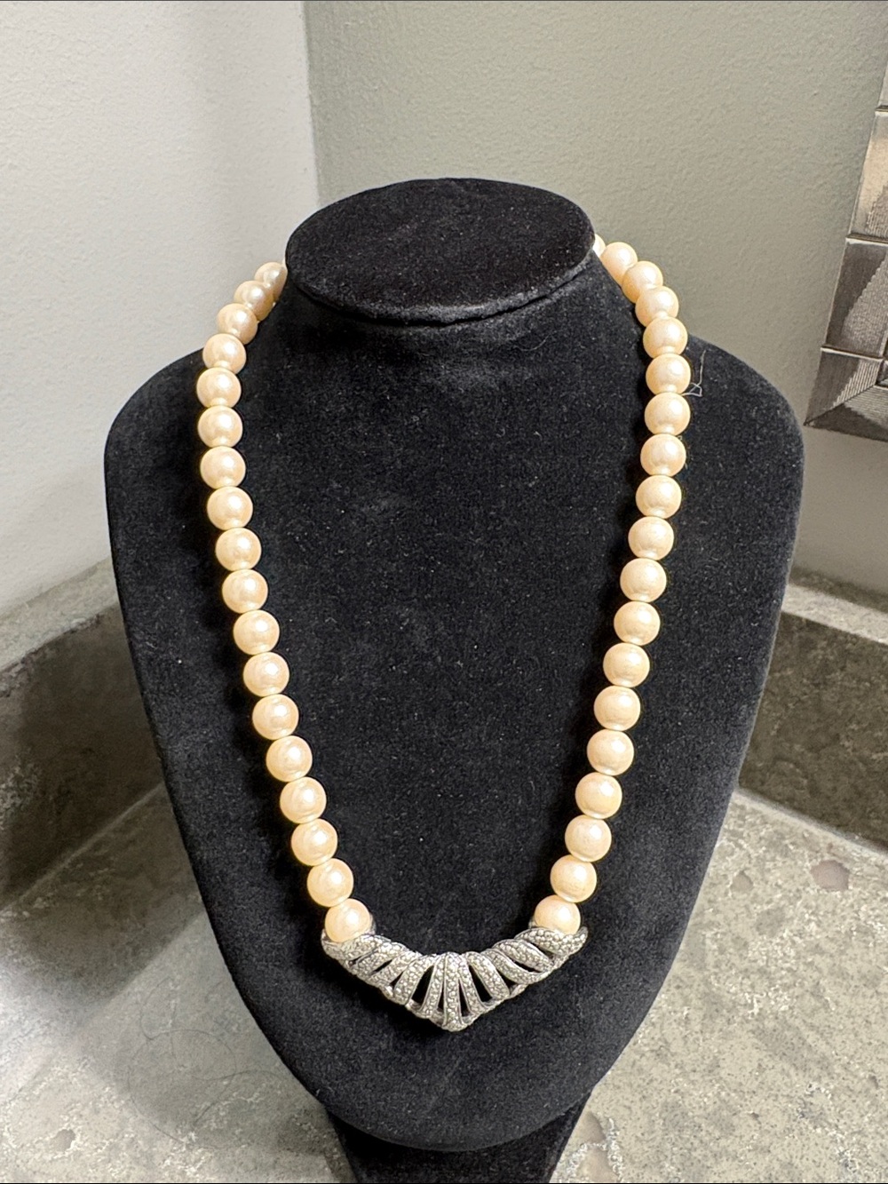 Vintage Avon Faux Pearl Necklace with Marcasite Centerpiece 19”